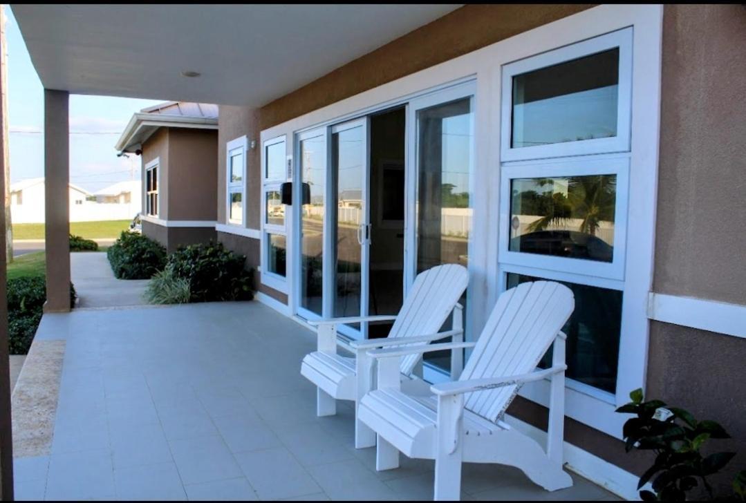 Paradise Oasis At Oceanpointe - Pool And Free Parking Lucea Exterior foto